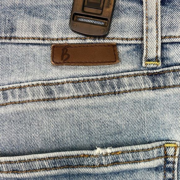 Boden Light Wash Distressed Mid Rise Rolled Cuff Denim/Jean Shorts. Size 6. - Picture 9 of 11